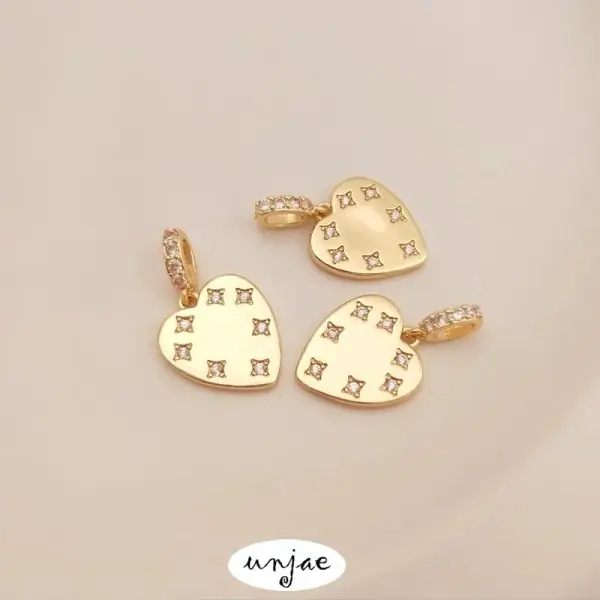 תליונים לשרשראות בצורת לב