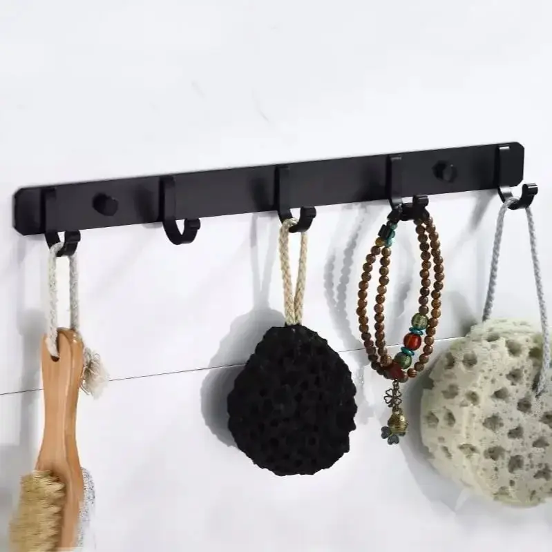 מעמד תלייה יפייפה ממתכת עם מגוון ווים