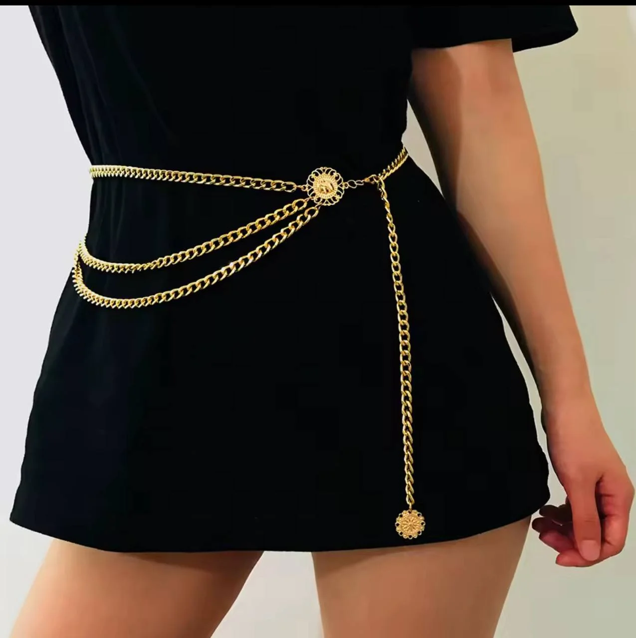 מוסיפה סטייל לכל שמלה בקיץ