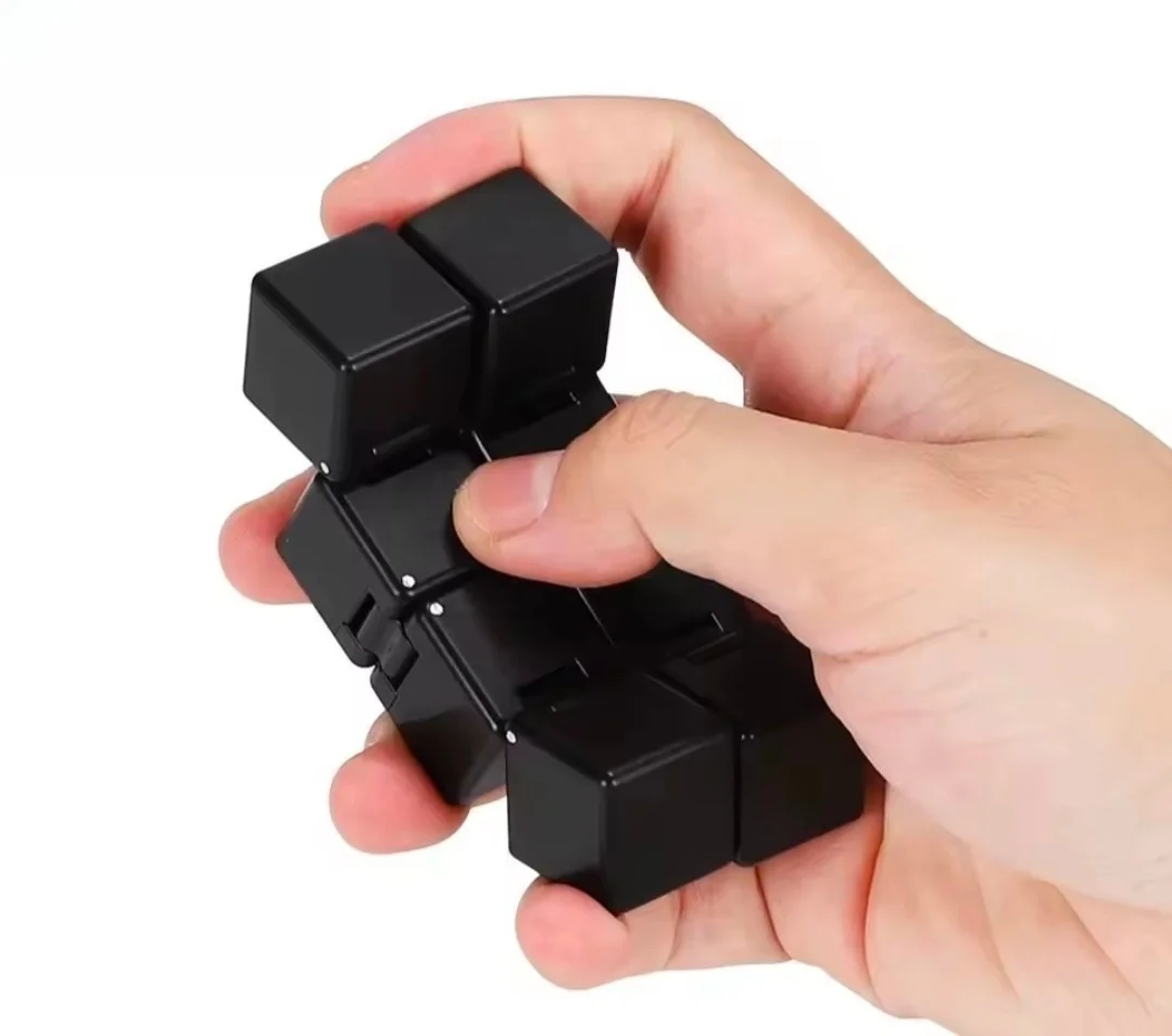 רק 7 שקל קוביית אינסוף 2x2 איכותית להפגת מתחים מתקפלת ונסגרת בצורה חלקה קומפקטית ונכנסת לכיס משלוח חינם בקנייה מעל 12