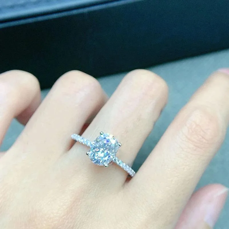 טבעת יהלומים מעוצבת מכסף 925 עם יהלומי מעבדה Moissanite