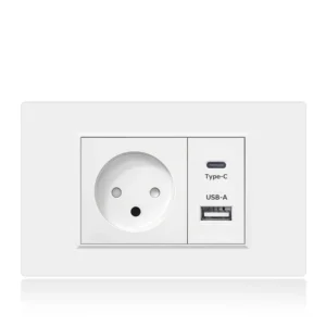 סקירת שקע חשמל ישראלי עם יציאות USB-A ו-USB-C ב-21 שקלים