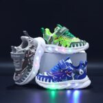 נעלי ספורט לילדים עם תאורת LED חוויה שובה לב