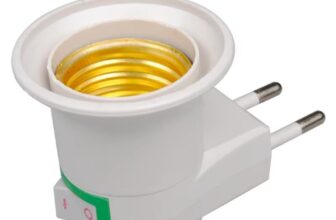 הפלופ הקטן שישנה את התאורה בביתכם מתאם תקע E27 עם מתג הפעלה וכיבוי