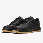 סקירה מקיפה לנעלי Nike Air Force 1 בצבע שחור הבחירה המושלמת ללוק יומיומי וספורטיבי