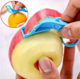 קולפן קומפקטי שעובד כמו סכין גילוח