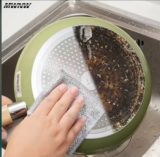 פשוט מעביר ניגוב והסיר מבריק כמו חדש