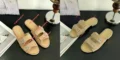 חורשת על סנדלי שאנל האלה כל הקיץ הן נראות מדהים גם עם שמלה וגם עם גינס והנוחות רמה אחרת