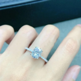 טבעת יהלומים מעוצבת מכסף 925 עם יהלומי מעבדה Moissanite